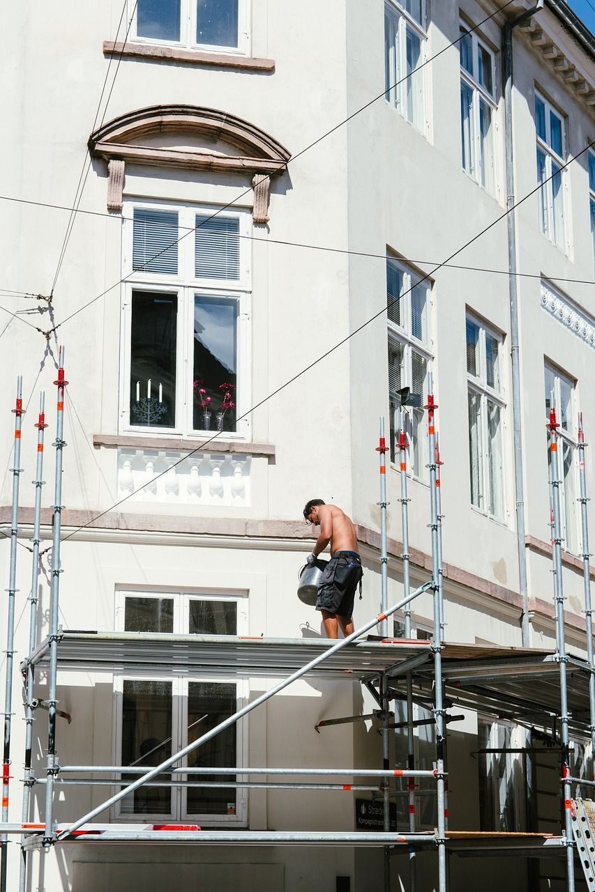 découvrez nos revêtements pour la rénovation de façades, alliant protection durable et esthétisme pour redonner vie à vos murs extérieurs.