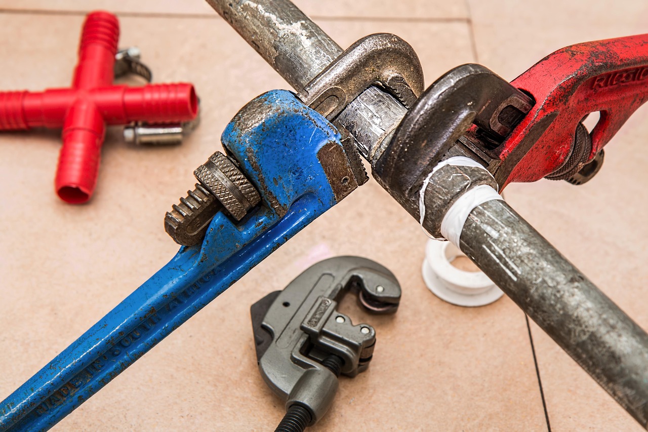 Plomberie DIY : Comment déboucher une canalisation sans produits chimiques ?