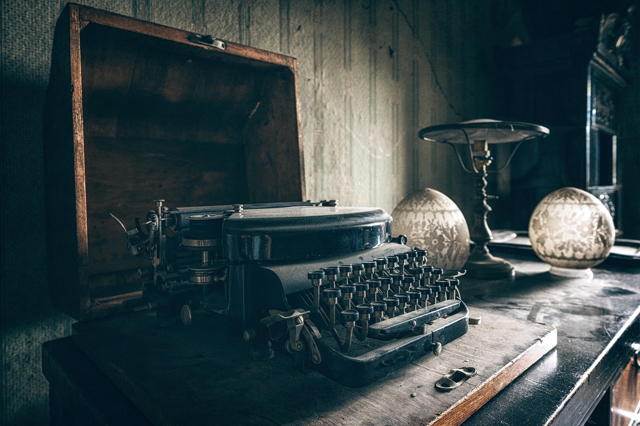 Comment restaurer un meuble ancien sans perdre son authenticité ?