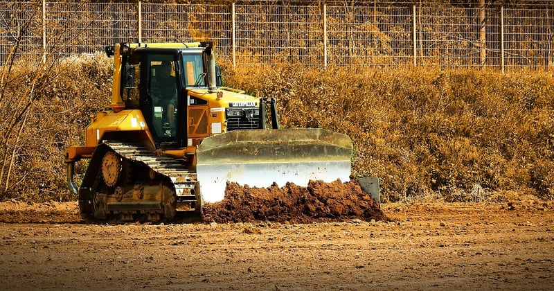 Bulldozer : le guide complet pour choisir, acheter et utiliser cet engin de chantier
