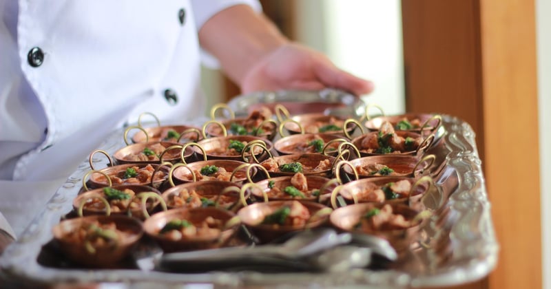 Entretenir l'inox de cuisine : taches, brillant, erreurs à éviter